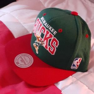 Milwaukee Bucks Mitchell & Ness snap back